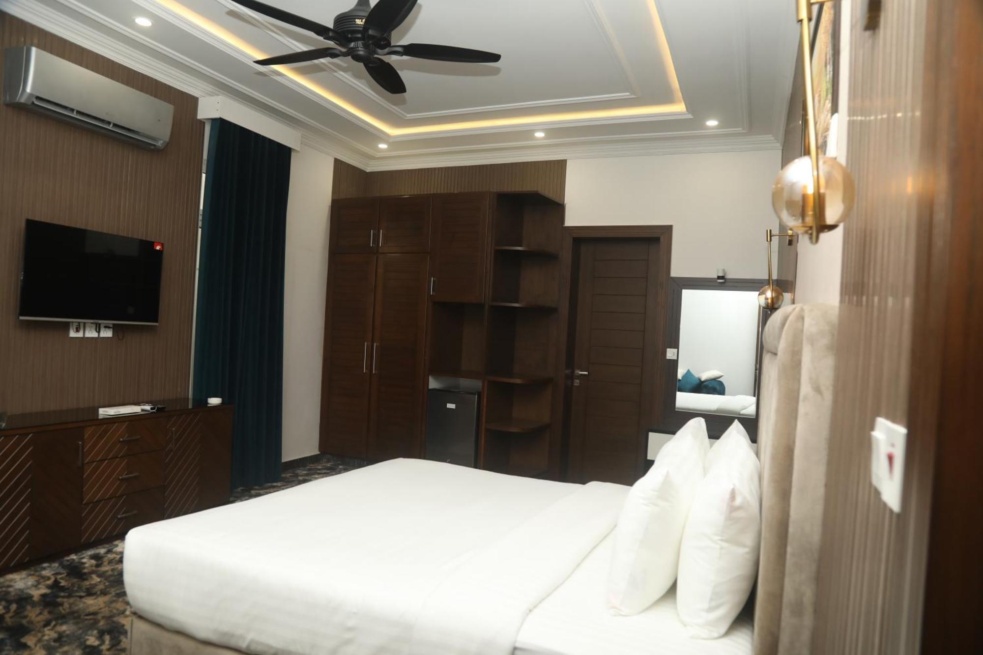 Swarg Hotel Sahiwal Luaran gambar