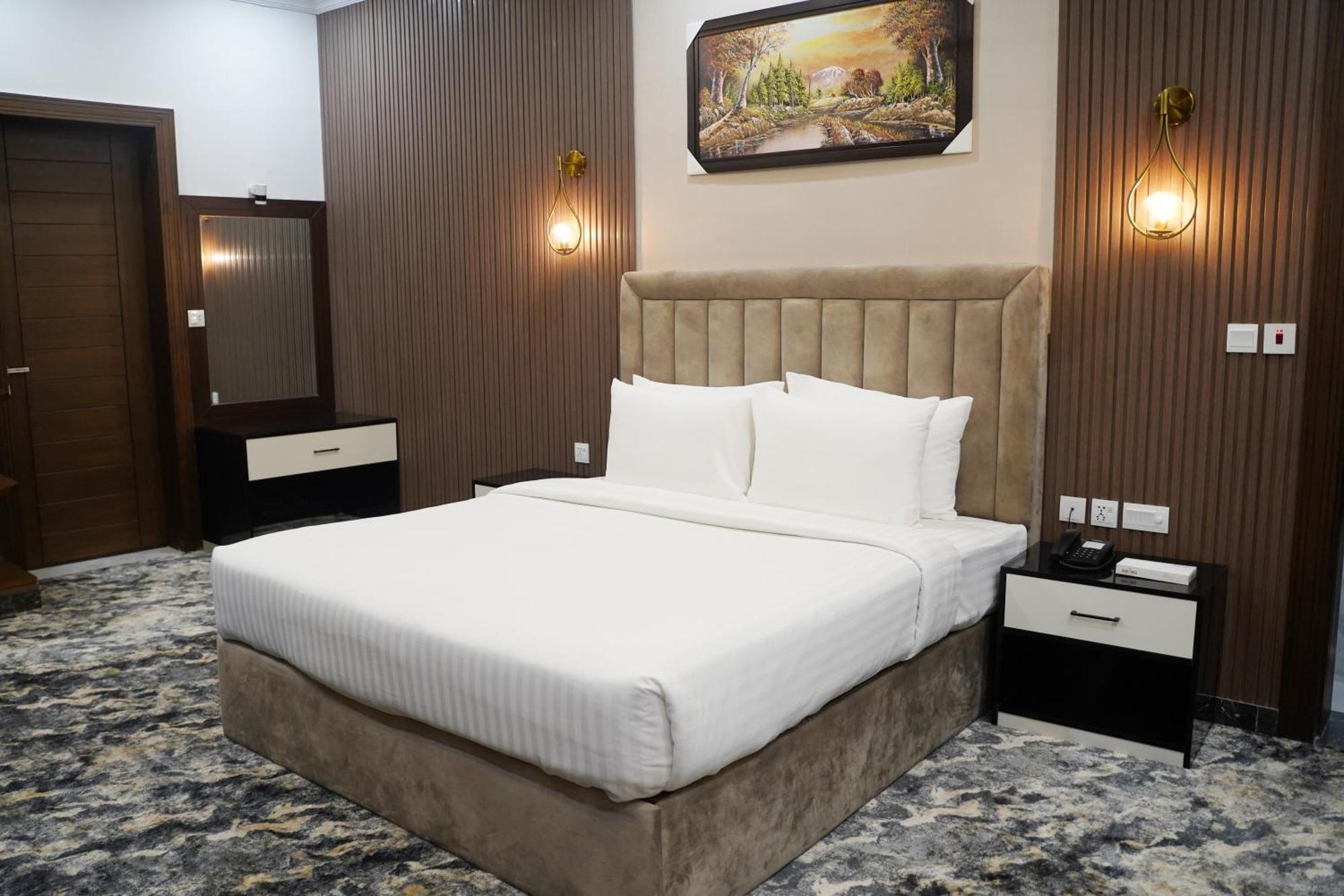 Swarg Hotel Sahiwal Luaran gambar