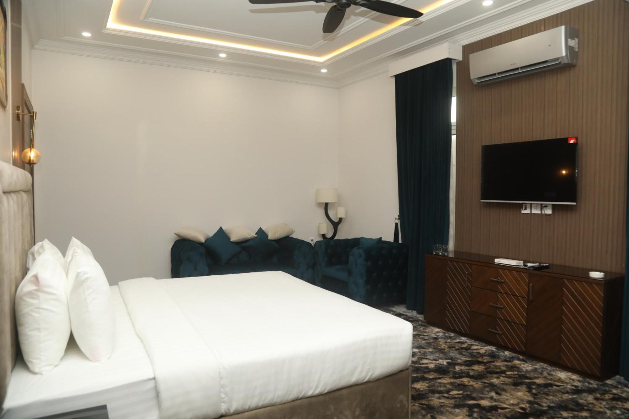 Swarg Hotel Sahiwal Luaran gambar