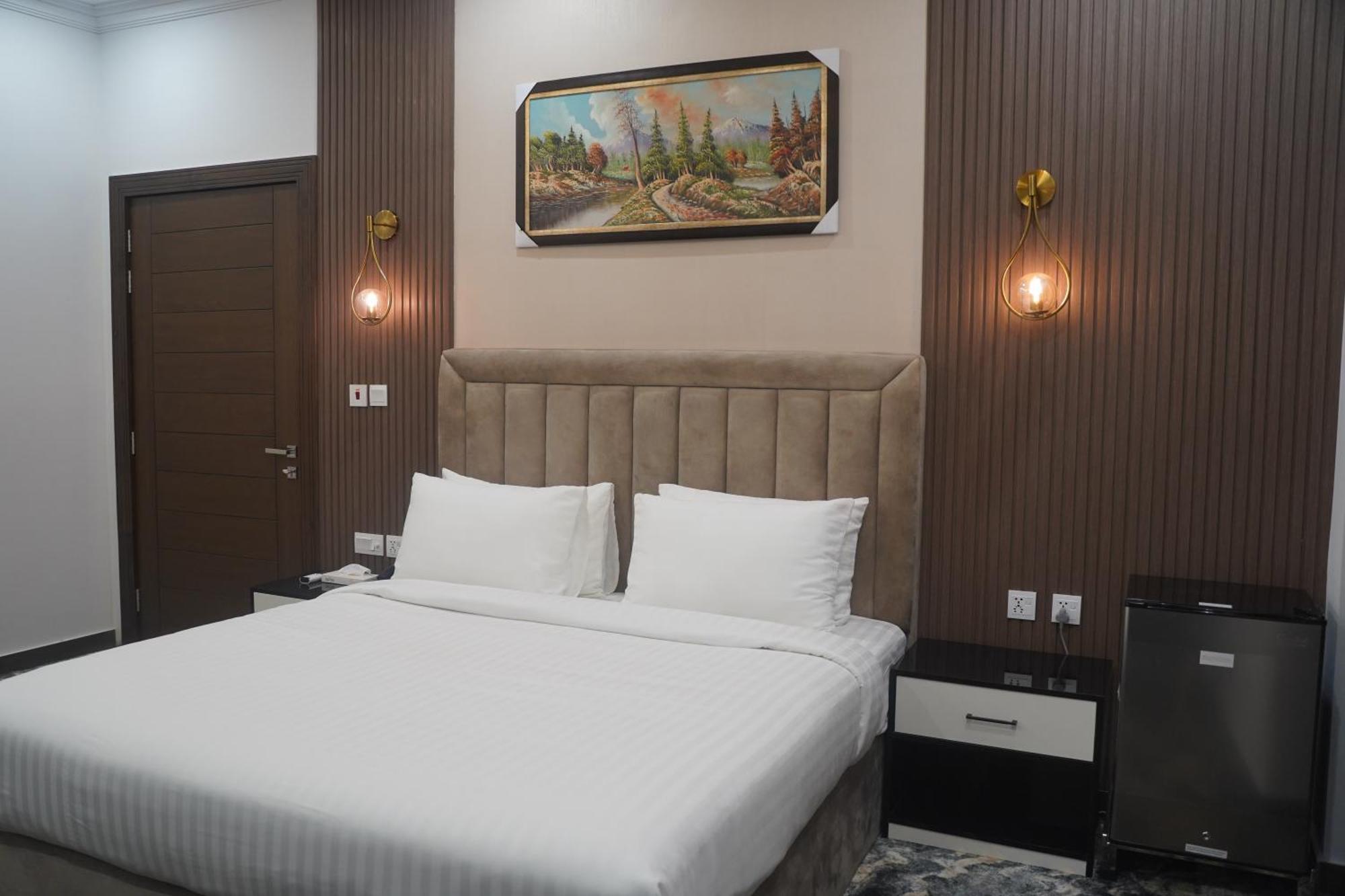 Swarg Hotel Sahiwal Luaran gambar