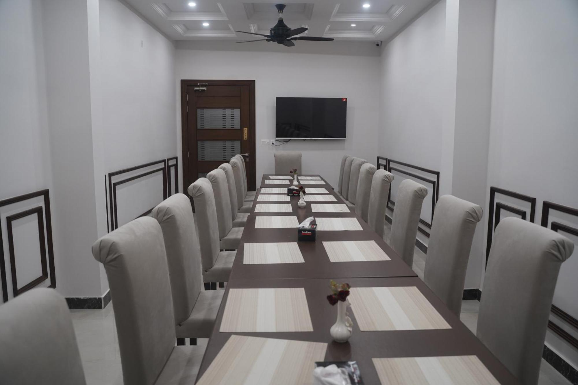Swarg Hotel Sahiwal Luaran gambar