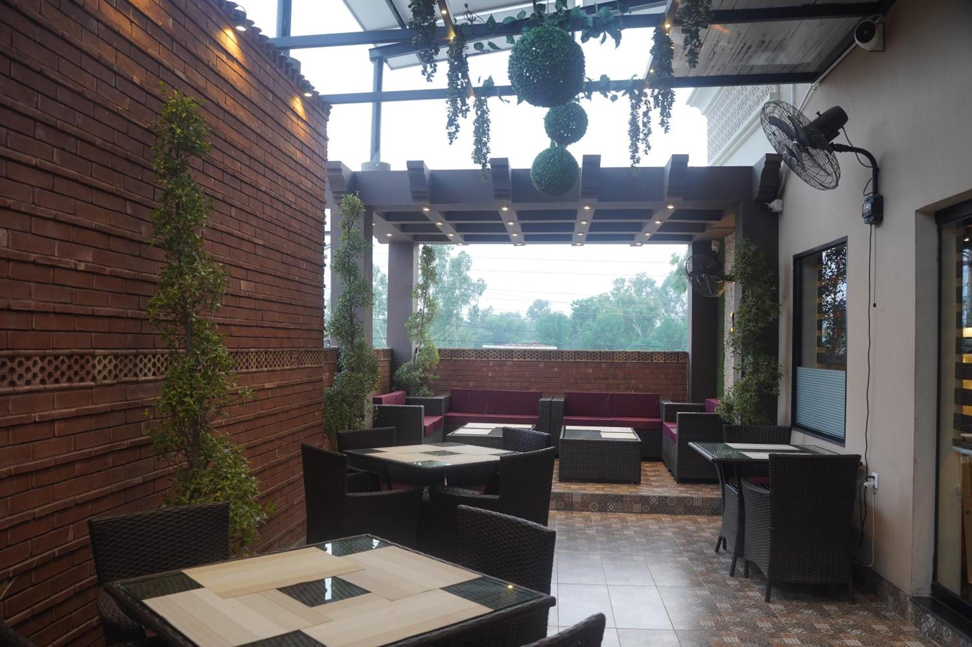 Swarg Hotel Sahiwal Luaran gambar